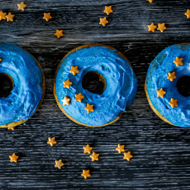 blue spirulina powder donuts